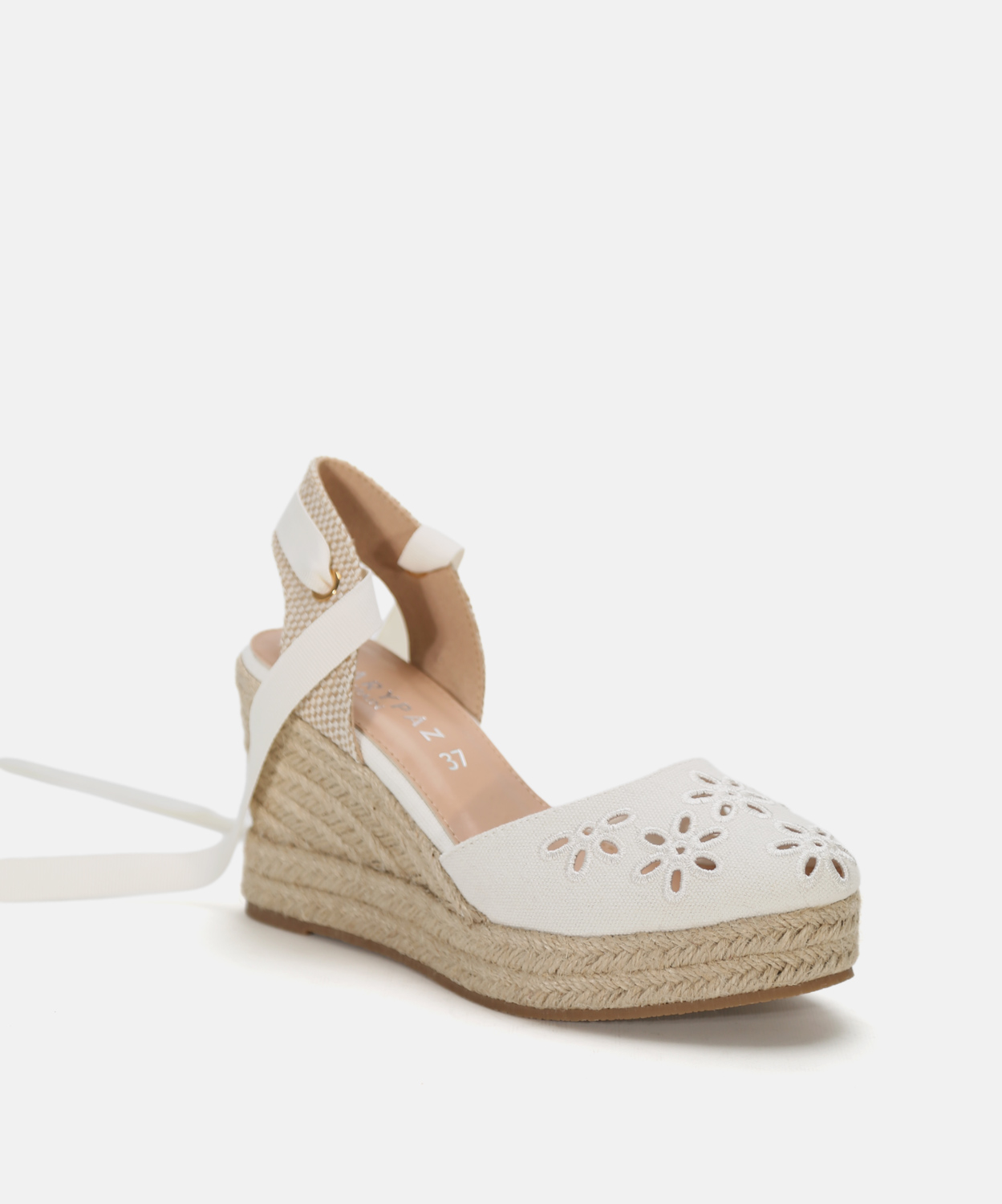 Cu&ntilde;a bordado flores image number null